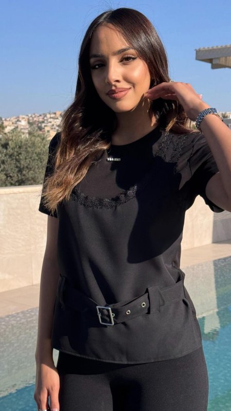 بلوزة عمليه بلون اسود